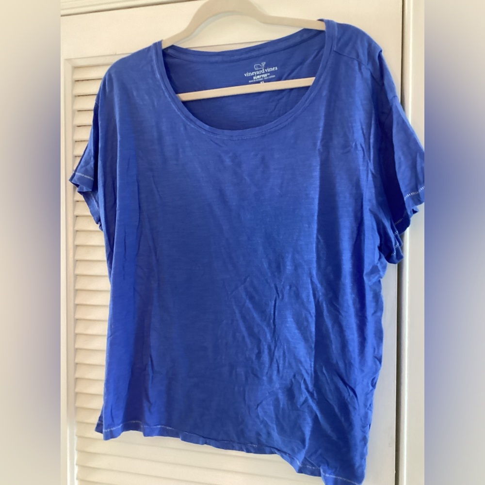 Vineyard Vine tshirt
